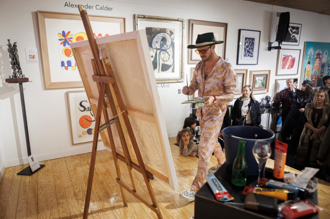 Los artistas españoles contemporáneos más influyentes y por qué coleccionarlos